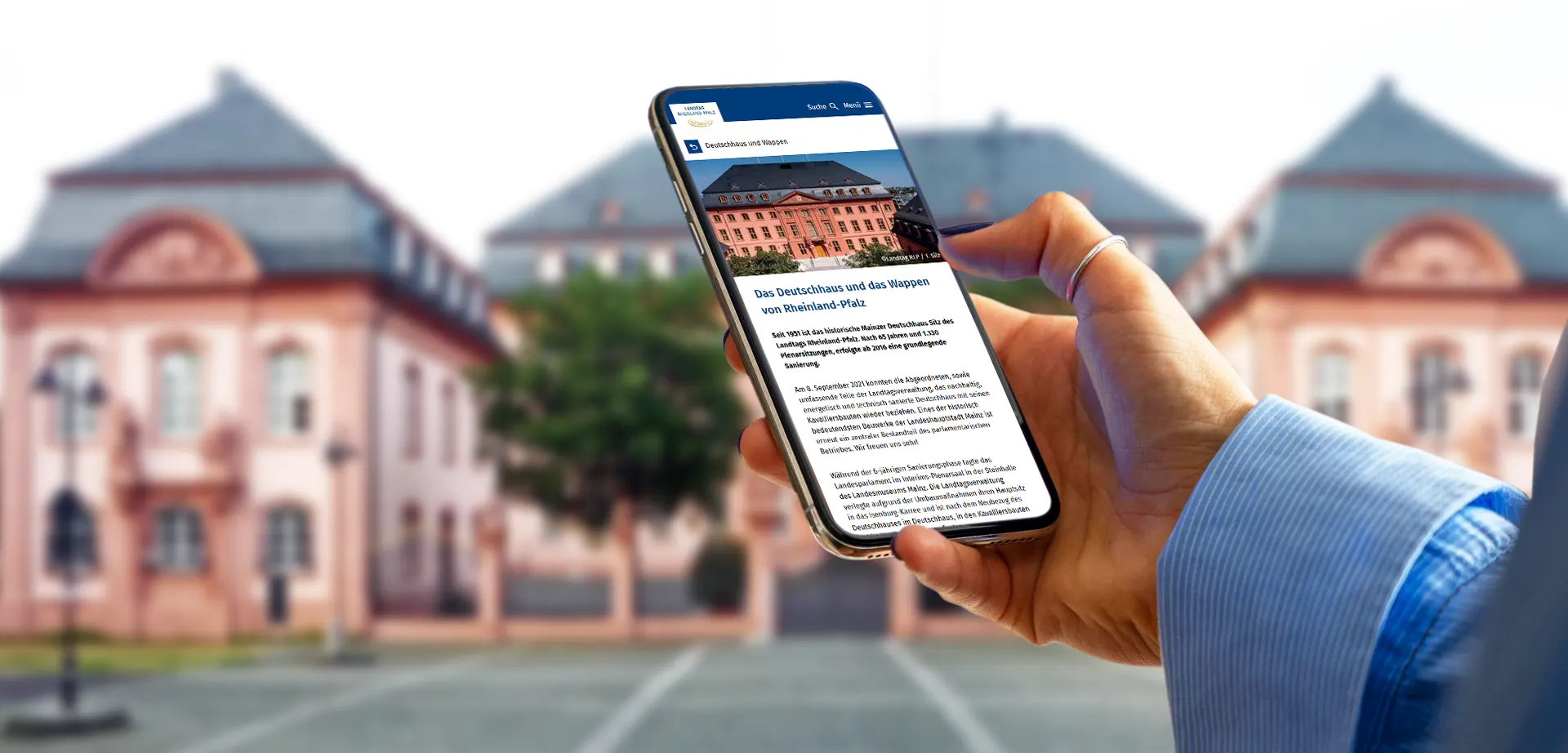 Mobile view of the website in front of the Deutschhaus